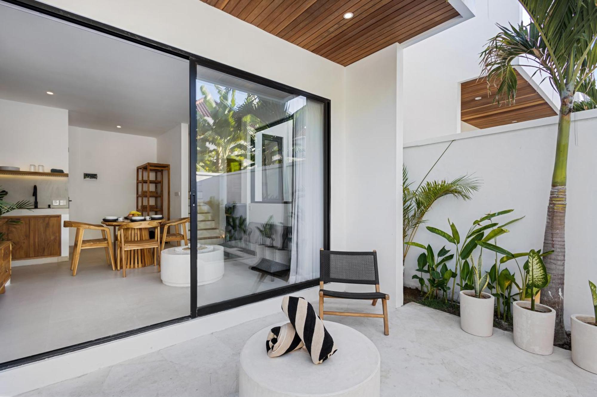 White - Art & Boutique Seminyak (Bali)
