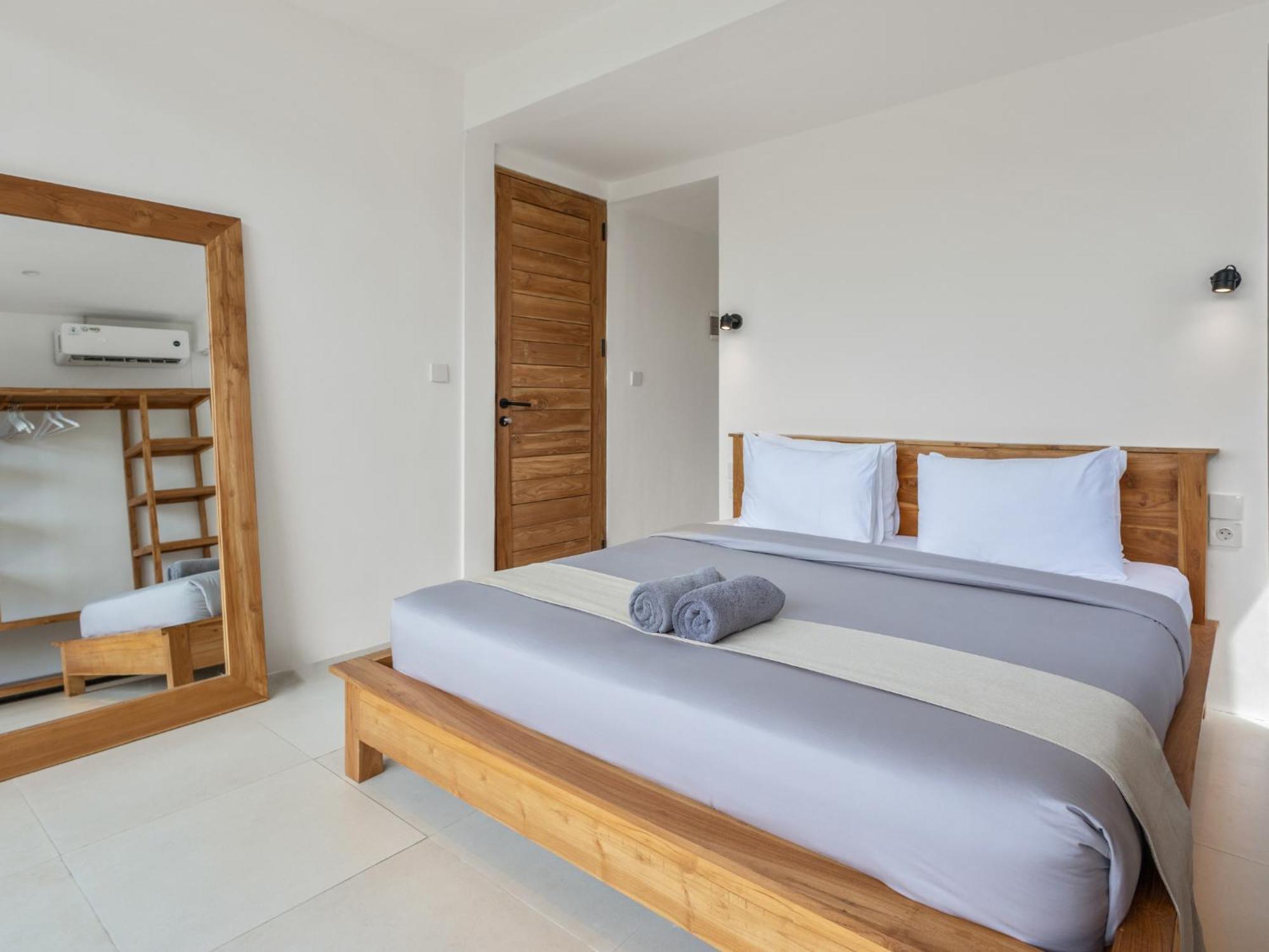 White - Art & Boutique 4*